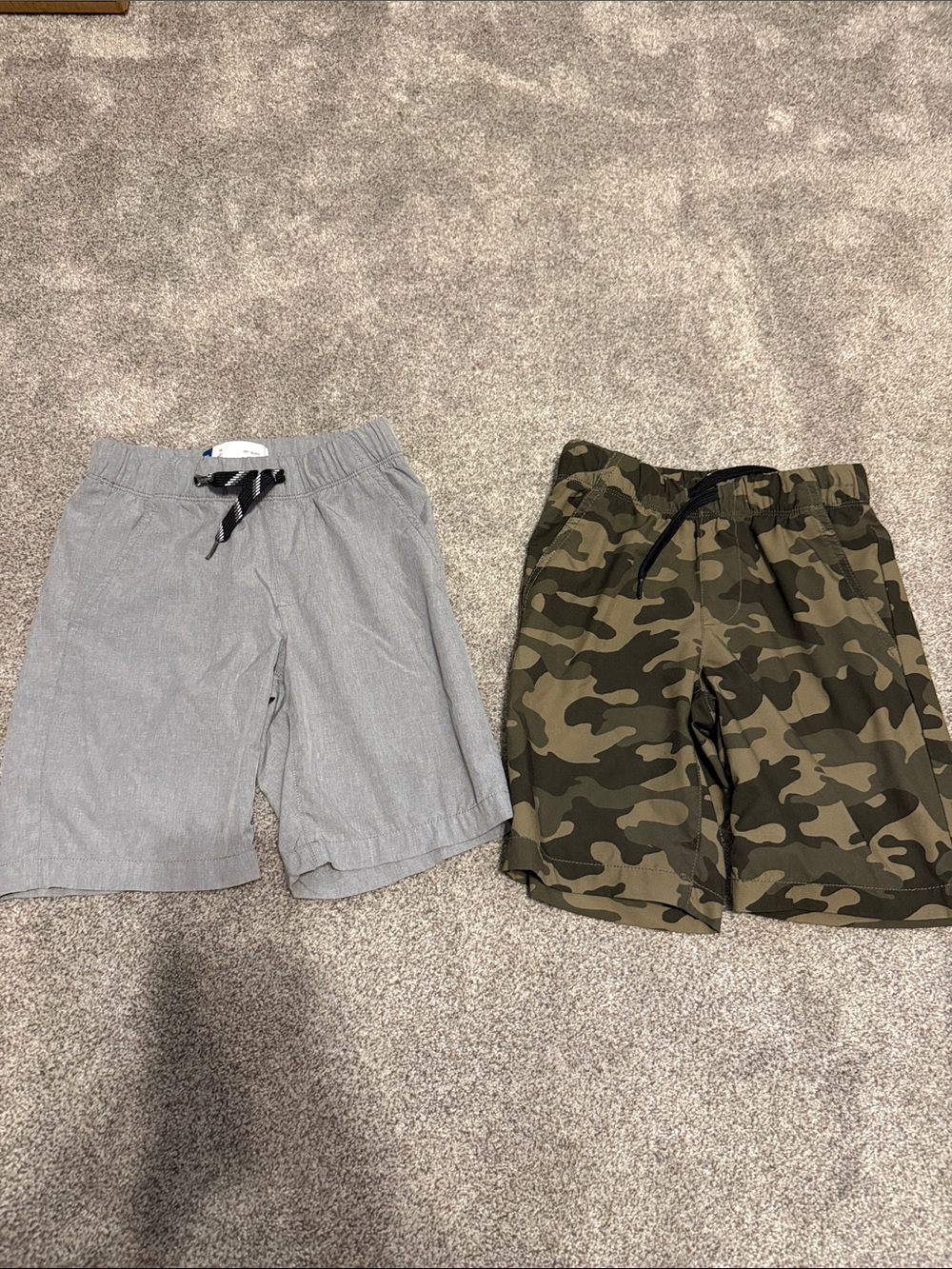 Old Navy Boys quick dry Shorts in Gray and Green Camo